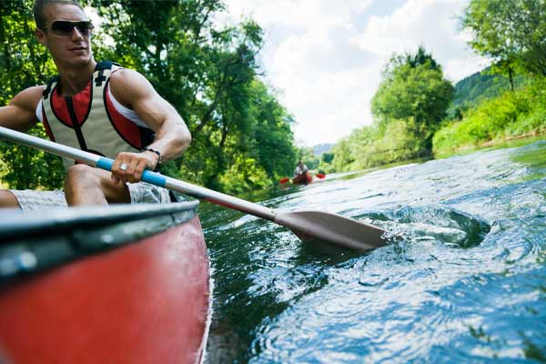 چرا عینک آفتابی نقش کلیدی در قایقرانی دارد؟