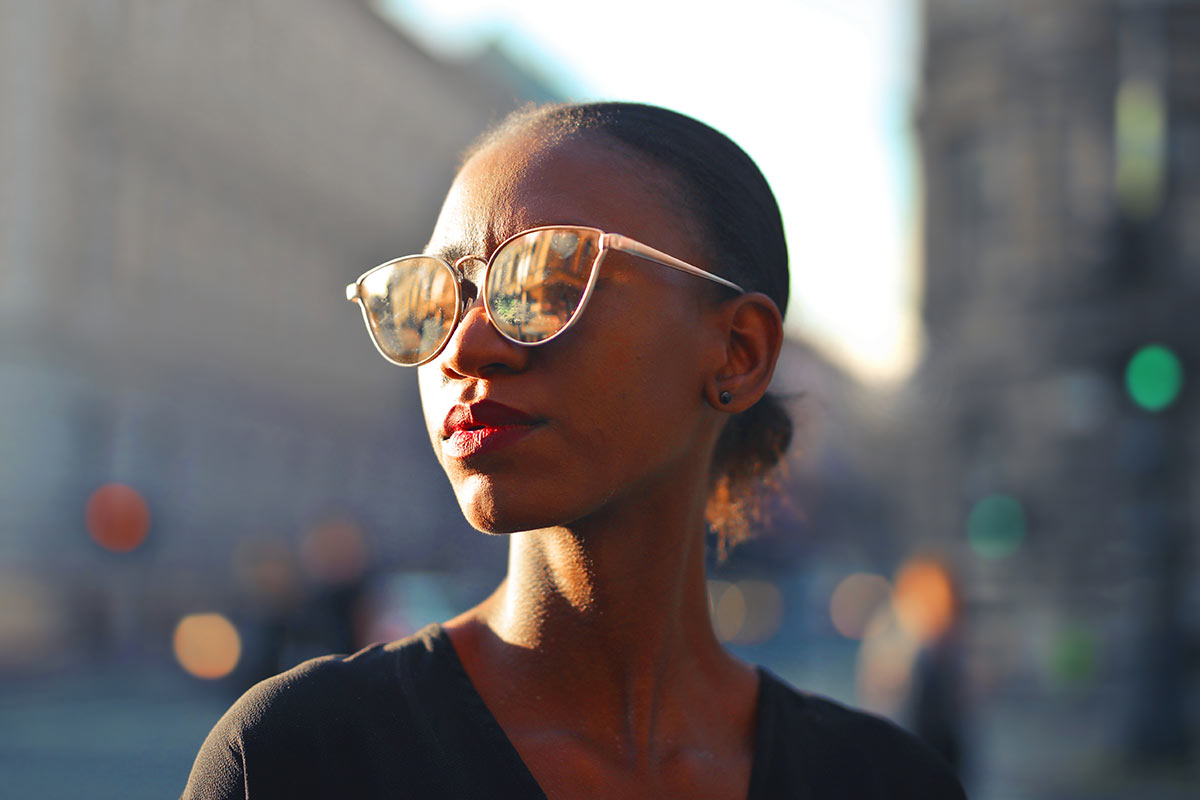 مدیریت اضطراب اجتماعی با انتخاب صحیح عینک آفتابی