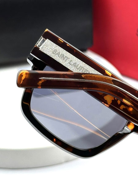 SAINT LAURENT – SL 574