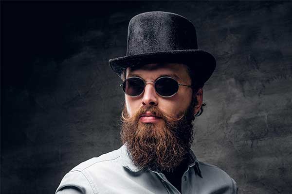 چرا شخصیت‌های مرموز همیشه عینک آفتابی دارند؟